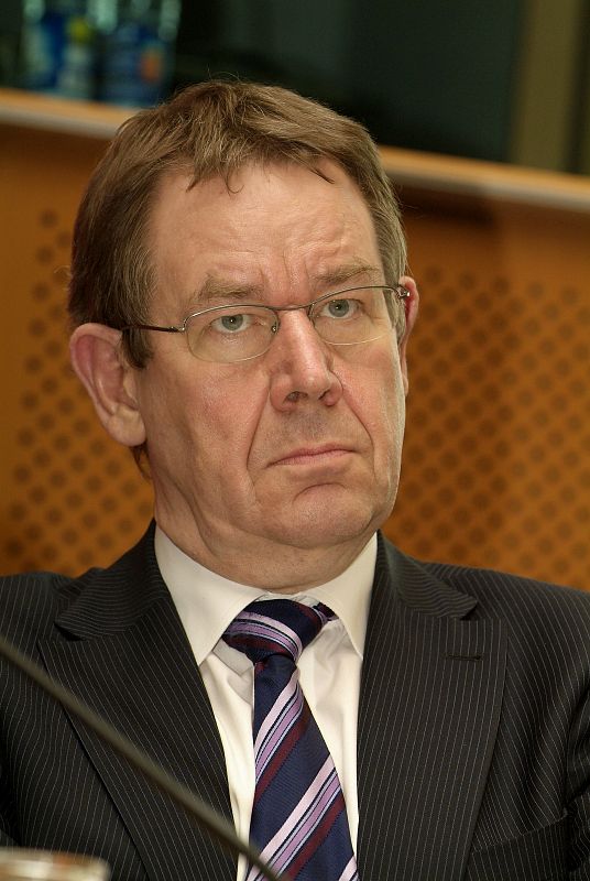 Poul Nyrup Rasmussen es el Presidente del Partido Socialista Europeo.