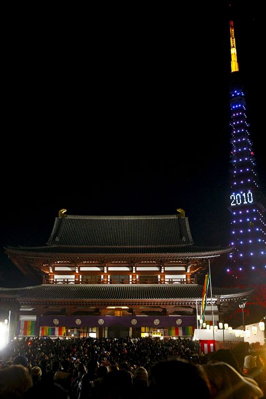 JAPÓN DA LA BIENVENIDA AL 2010