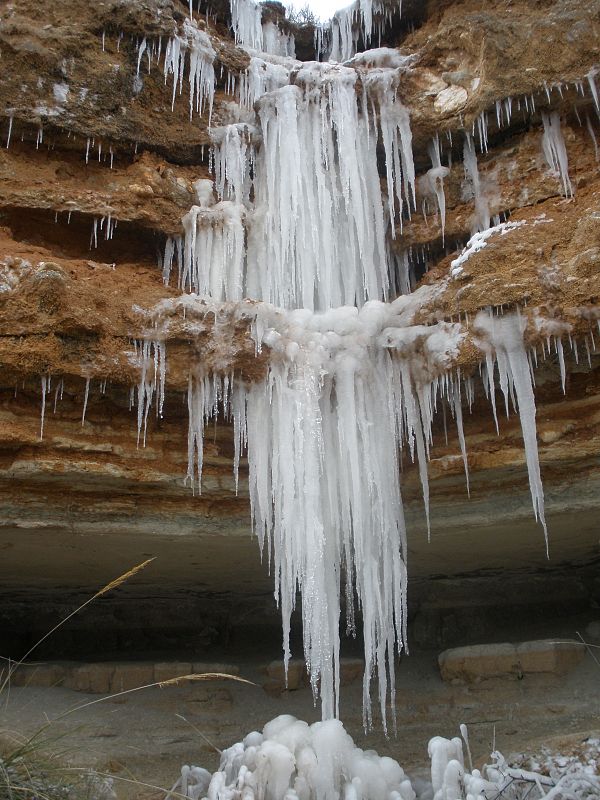 ESTALACTITAS DE HIELO EN BARAJAS DE MELO (CUENCA) PARA LA INFORMACION METEOROLOGICA