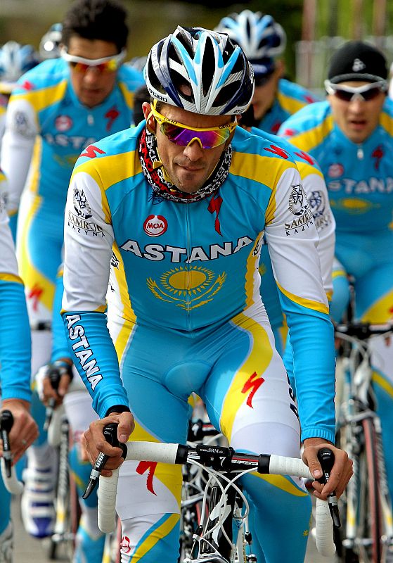 Después de una temporada con relaciones 'tirantes', Contador volverá a defender los colores de Astana en 2010.