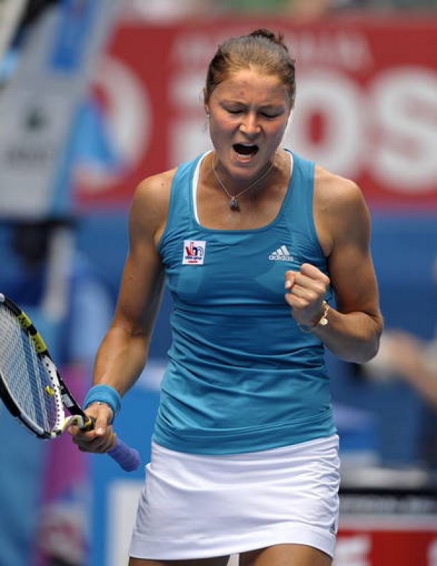 La rusa Dinara Safina ha vencido a la británica Elena Baltacha por un cómodo 6-1 6-2.