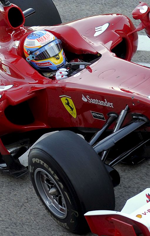 El piloto de Ferrari Fernando Alonso, al volante del F10.