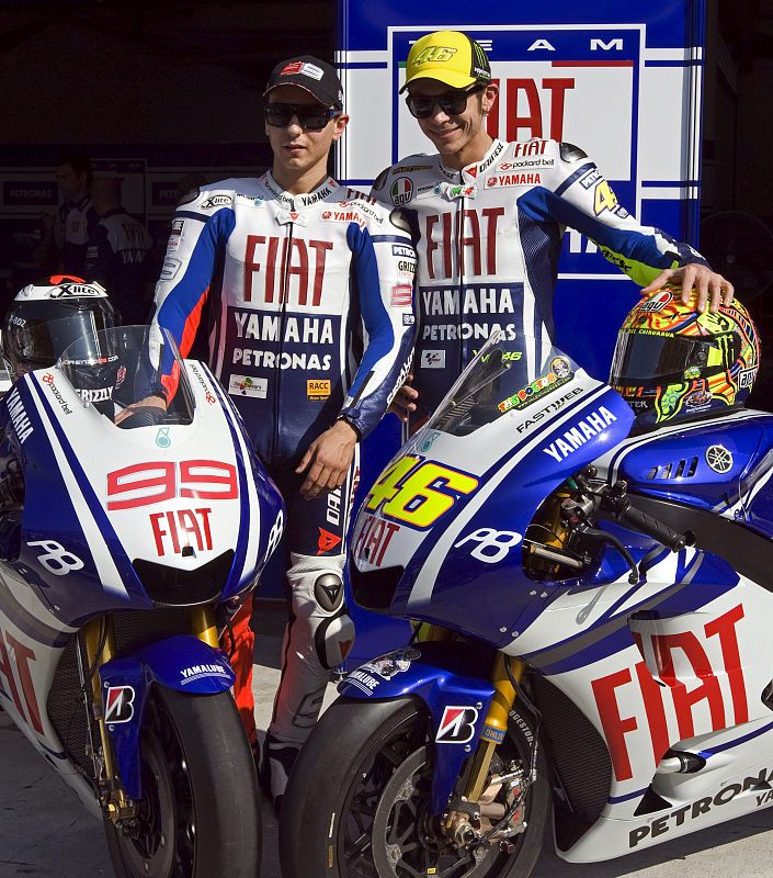VALENTINO ROSSI Y JORGE LORENZO PRESENTAN SUS NUEVAS MOTOS YAMAHA PARA LA TEMPORADA 2010