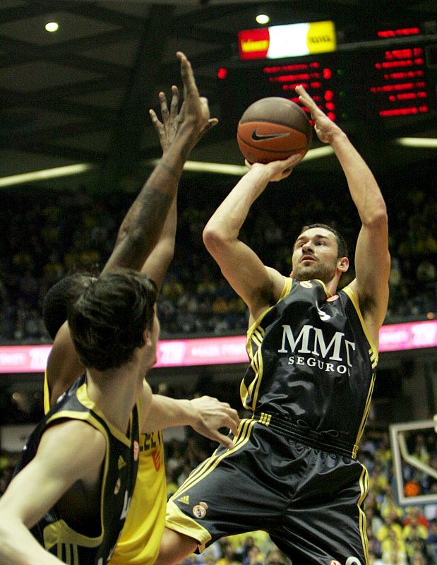 Marko Jaric ha sido el fichaje estrella del Real Madrid este invierno. El serbio hace de todo y casi todo lo hace bien. Puede subir la bola, penetrar o anotar desde el exterior. Un 'jugón' para Messina.