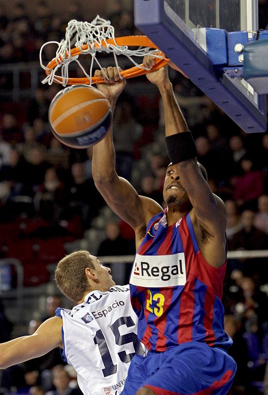 Una de las tantas buenas parejas de baile que Mickeal se ha encontrado en el Barcelona. Terence Morris, todo un tanque para el mejor juego interior de Europa.