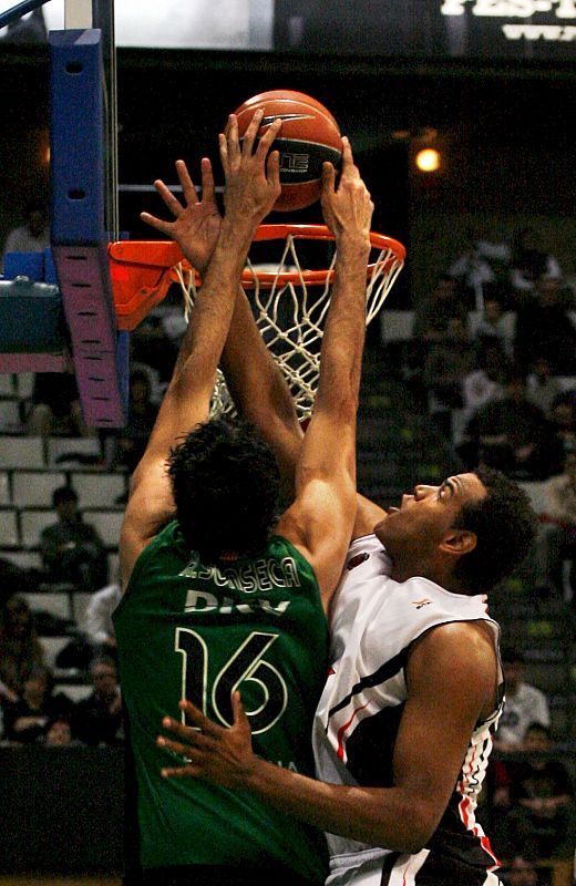 Eduardo Hernández-Sonseca se ha confirmado en el DKV Joventut como uno de los pivots más regulares de la ACB. El ex madridista es todo un seguro bajo los aros.