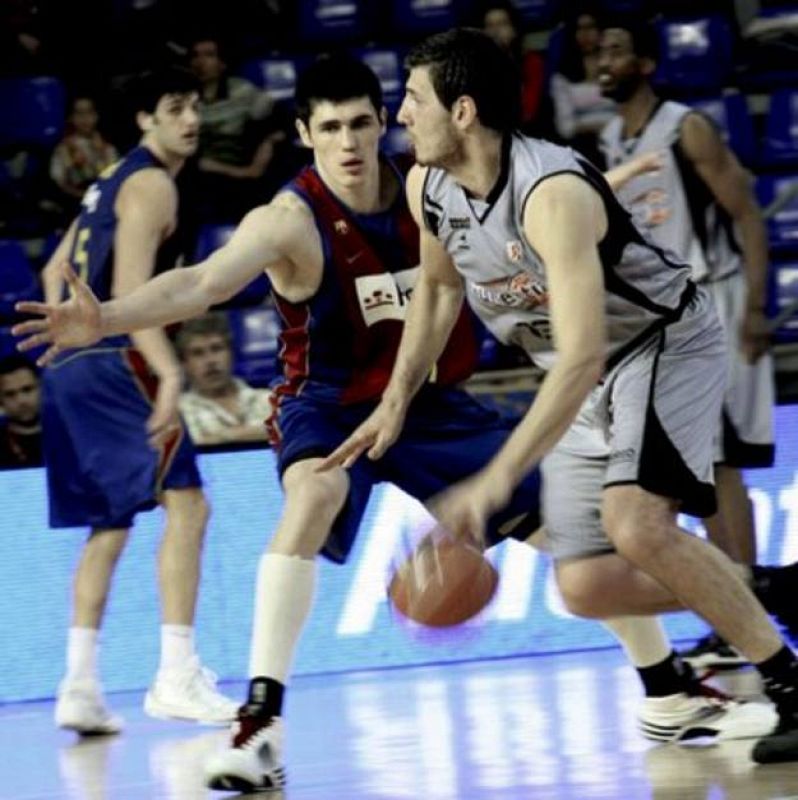 La mejora defensiva del croata Marko Banic le ha convertido en el jugador más destacado del Bizkaia Bilbao. Fuerza y potencia para el juego interior del anfitrión.