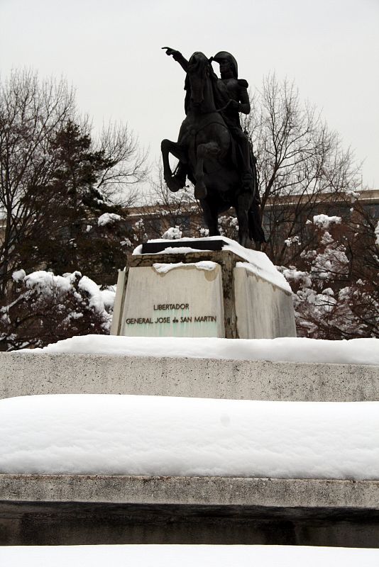 WASHINGTON, AÚN PARALIZADO, EN ALERTA ANTE LA LLEGADA DE OTRA FUERTE NEVADA