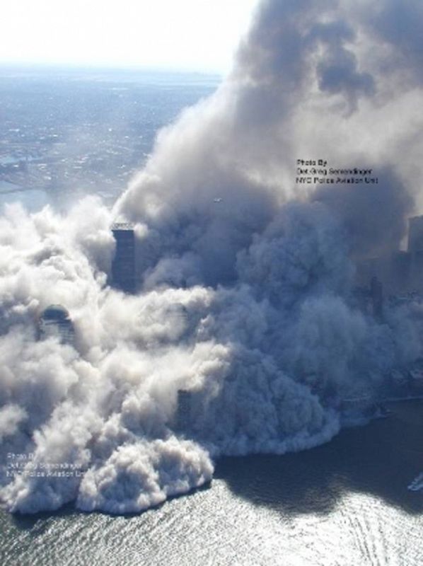 Así se vió la caída de las torres desde la otra orilla del Hudson, en Nueva Jersey.