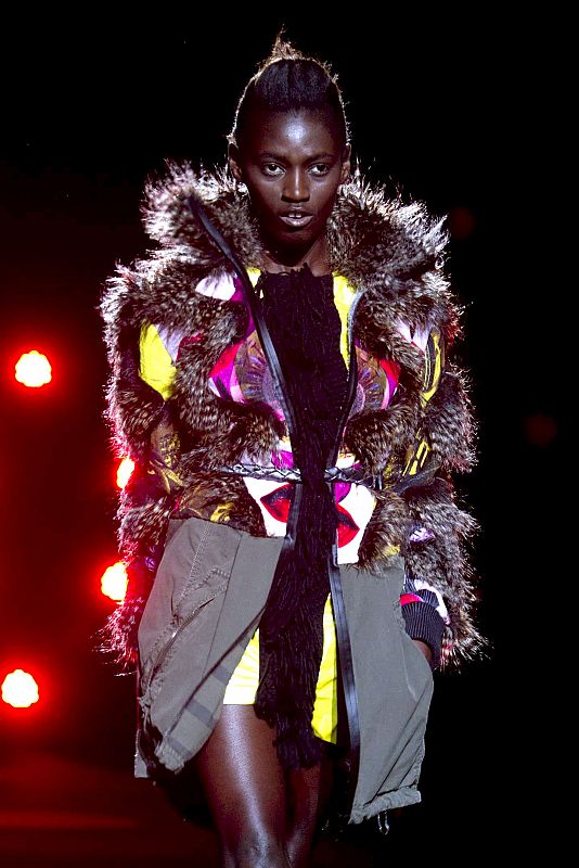 Esta es otra de las propuestas de Custo para la temporada otoño-invierno 2010.