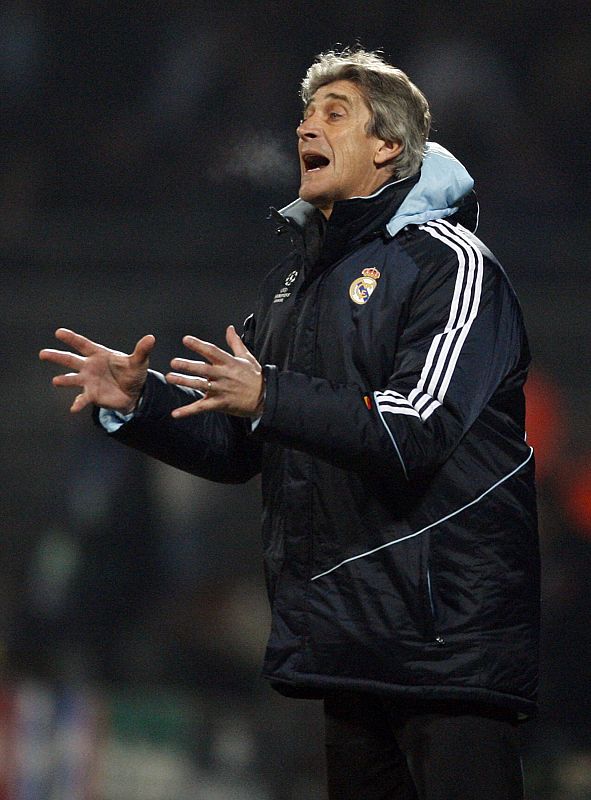 Pellegrini gesticula en un lance del partido en Lyon.