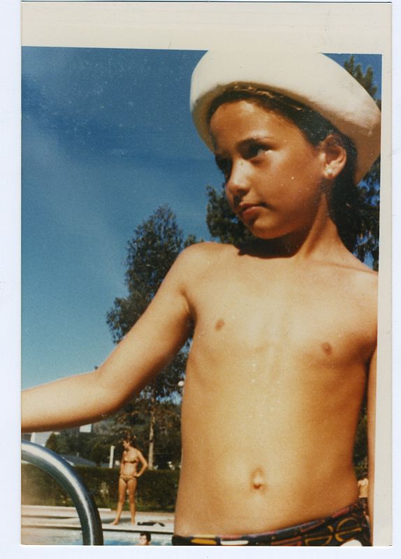 La cantante, en la piscina de Arnelas.