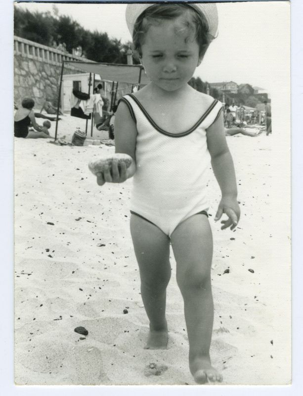 Marta Sánchez en la playa, año 1969.