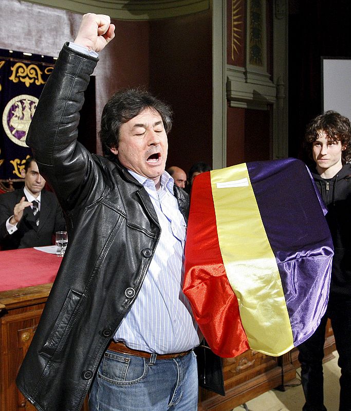 ENTREGA DE LOS RESTOS DE LOS 15 PRESOS ENTERRADOS EN VALDENOCEDA (BURGOS)