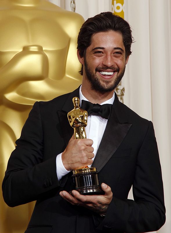 Bingham holds his Oscar for best original song for "The Weary Kind " from "Crazy Heart" at the the 82nd Academy Awards in Hollywood