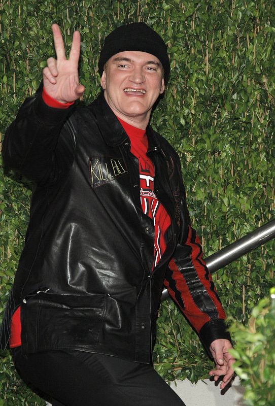 El director Quentin Tarantino llega a la fiesta de Vanity Fair posterior a los Oscar.