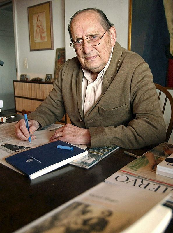Miguel Delibes en una foto de archivo en 2002