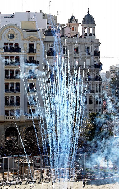 Primera mascletà de las Fallas 2010 en Valencia