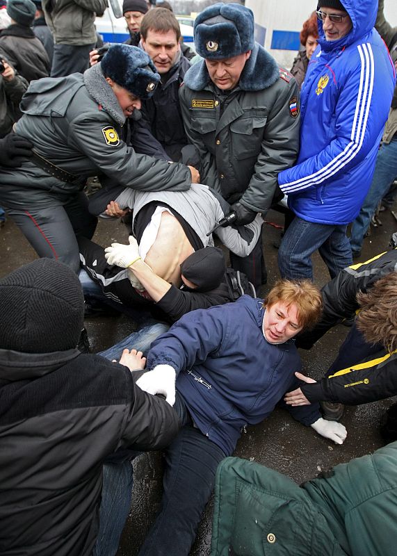 CERCA DE 60 MANIFESTANTES DETENIDOS EN MOSCÚ EN EL "DÍA DE LA IRA"