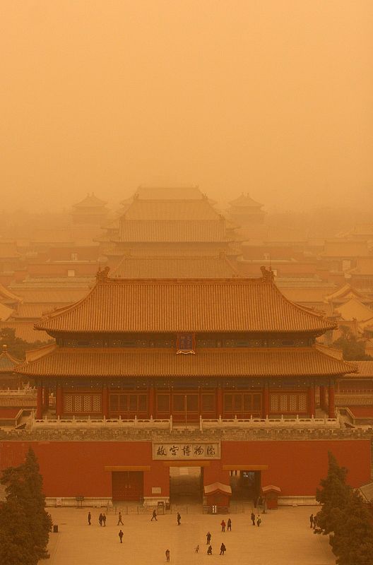 PEKÍN AMANECE AMARILLO