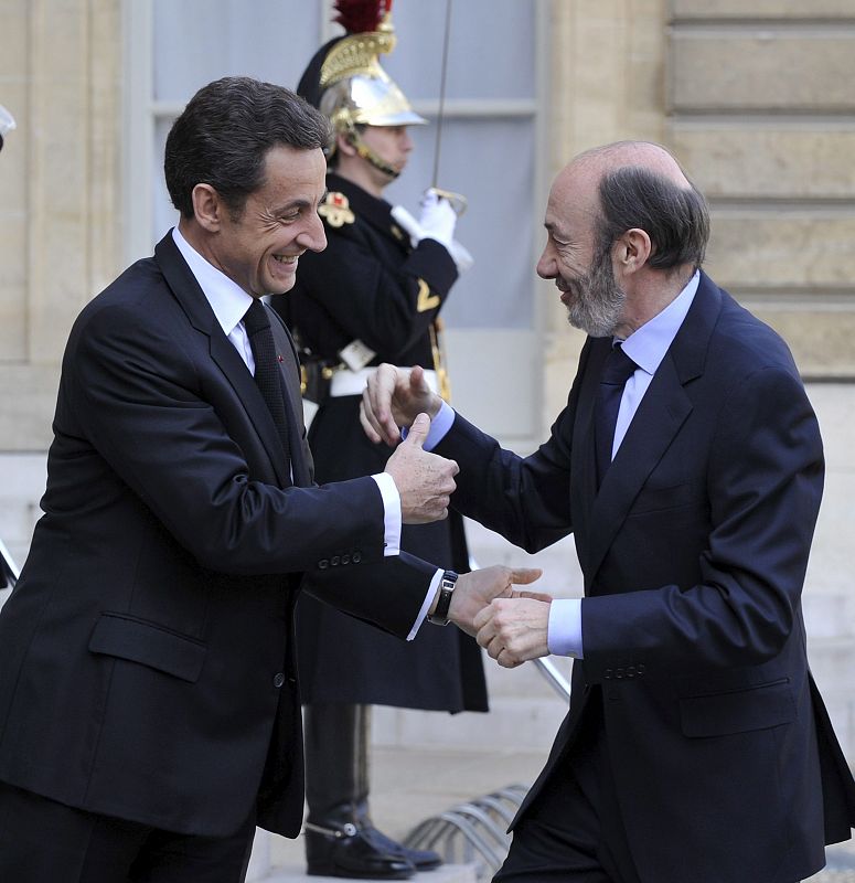 Sarkozy recibe al ministro de Interior español, Alfredo Pérez Rubalcaba