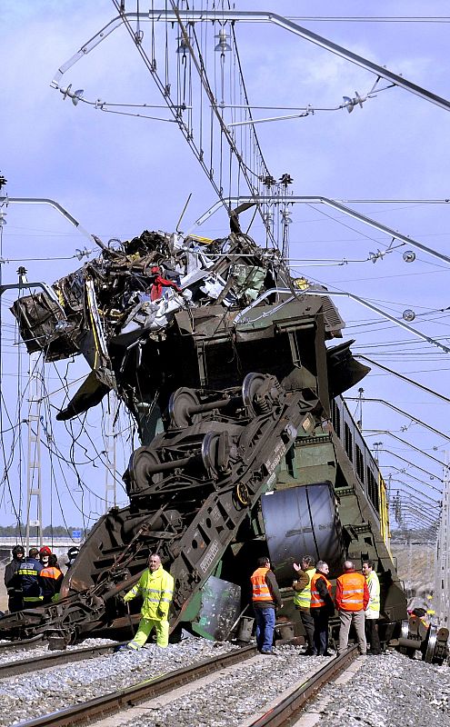 El accidente entre los dos trenes se ha producido cuando uno de ellos ha embestido al otro por detrás.