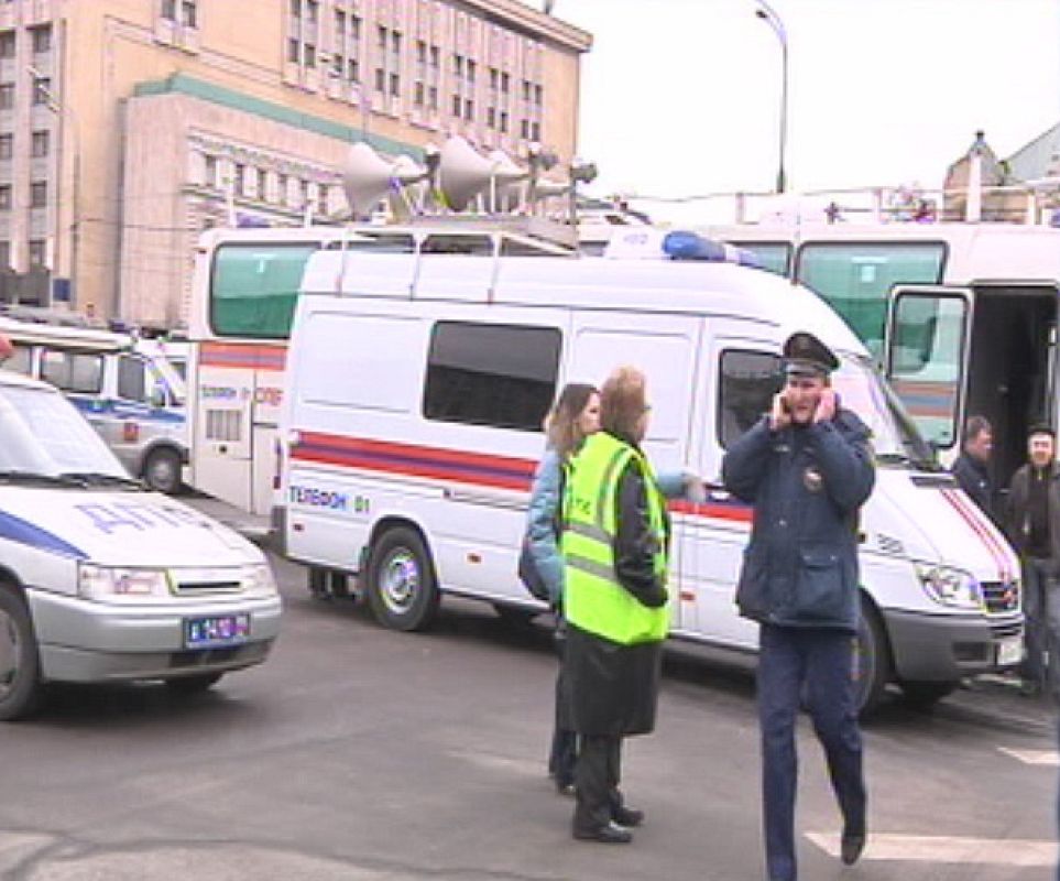 Al menos 34 personas han muerto en dos atentados terroristas contra las estaciones de Lubyanka y Park Kultury del metro de Moscú