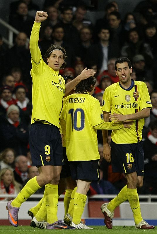 Ibrahimovic celebra su segundo gol conseguido en el Emirates.