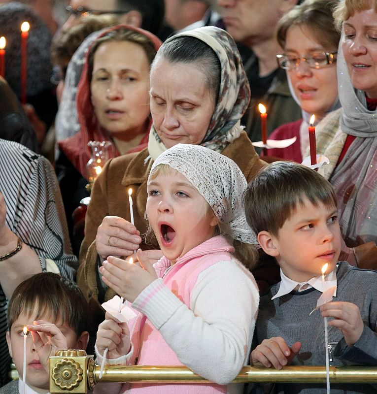 IGLESIA ORTODOXA RUSA CELEBRA LA MISA FESTIVA PASCUAL