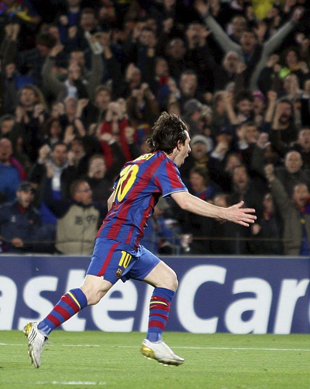 El delantero argentino del FC Barcelona, Lionel Messi, celebra el primer gol de su equipo frente al Arsenal.