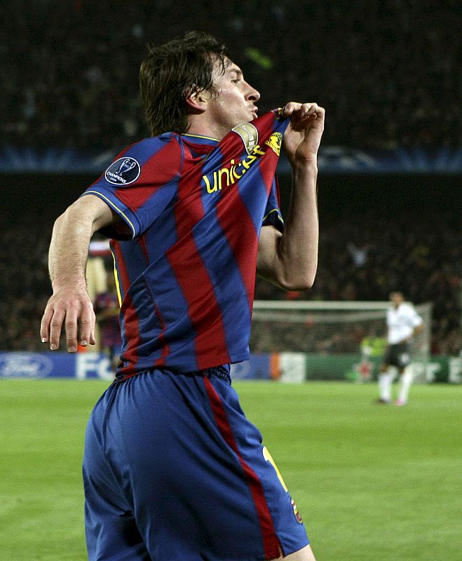 El delantero argentino del FC Barcelona, Lionel Messi, celebra la consecución de su tercer gol frente al Arsenal.