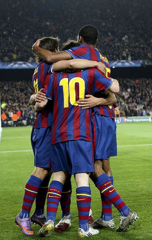 Los jugadores del FC Barcelona celebran su primer gol frente al Arsenal.