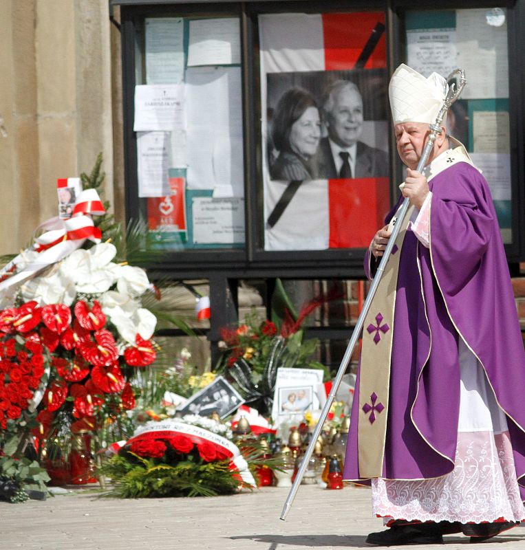 FUNERAL POR LECH KACZYNSKI Y SU ESPOSA