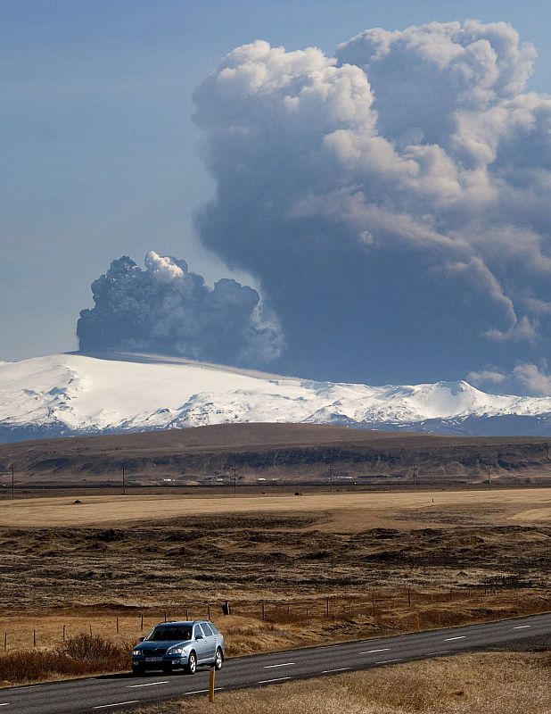 EL VOLCÁN SUBTERRÁNEO DEL GLACIAR EYJAFJALLAJÖKULL CONTINÚA ACTIVO