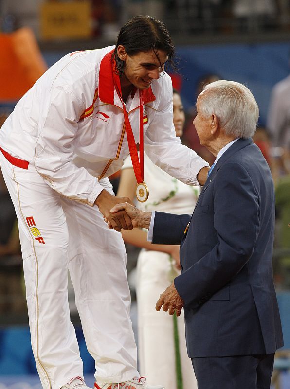 Un momento significativo para Samaranch fue la entrega de la medalla de oro al tenista español Rafa Nadal en los Juegos de Pekín'08.