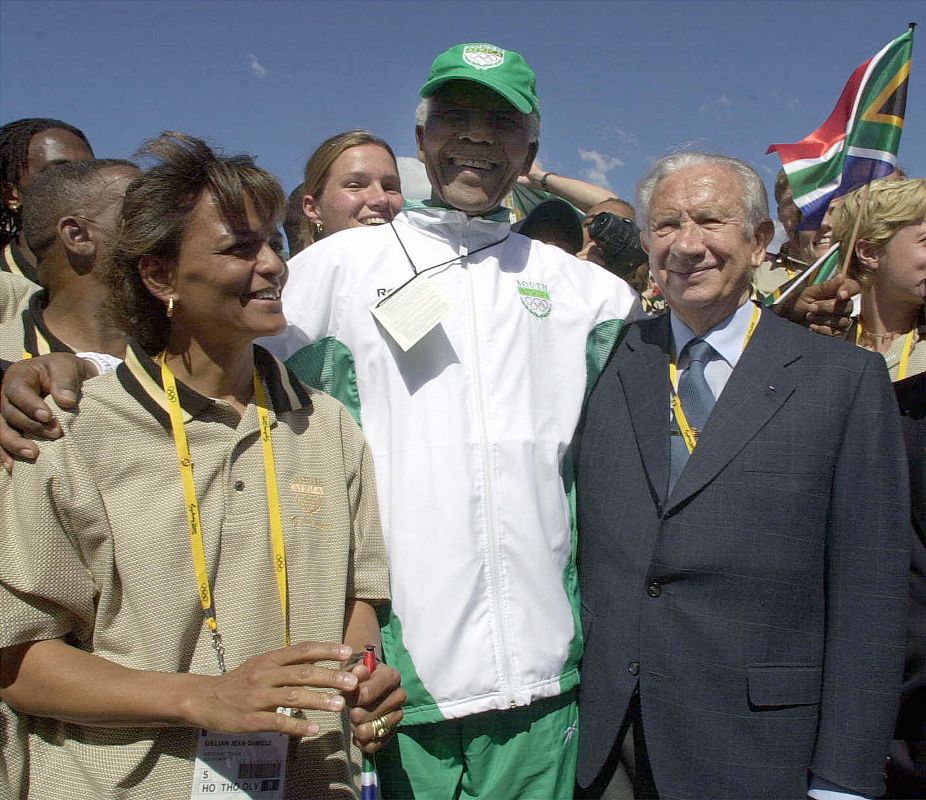 Samaranch conoció desde su cargo a los personajes más ilustres del siglo XX, como Nelson Mandela en un acto con los atletas africanos en Sydney 2000.