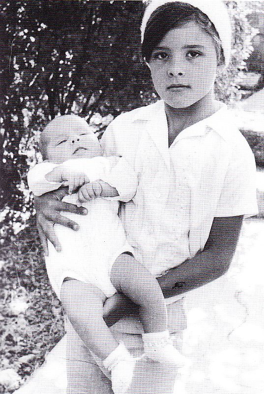 Natalia y la más pequeña de los Guillén Cuervo, Cayetana (año 1969)