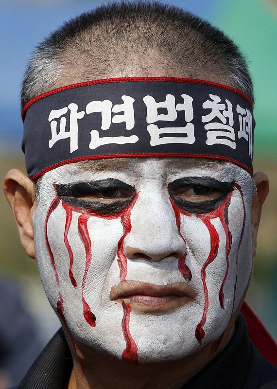 A unionised worker getting a face painting take part in a May Day rally denouncing Lee Myung-bak government's country affairs near the National Assembly in Seoul