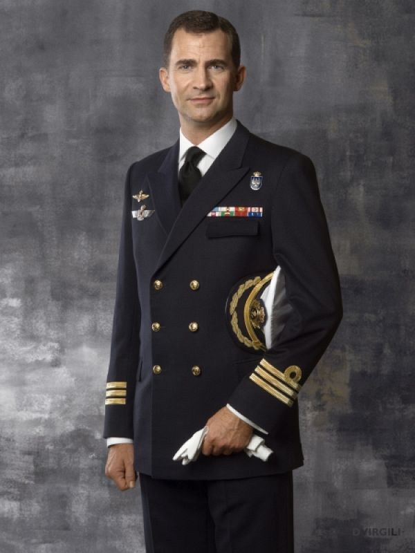 El Príncipe Felipe con el uniforme de Capitán de Fragata de la Armada