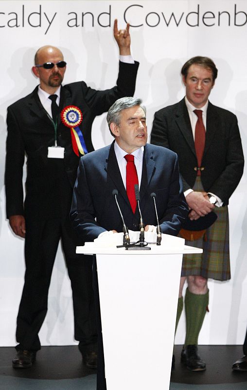 El primer ministro británico, Gordon Brown, ha reivindicado su papel para formar un gobierno "fuerte y estable y con principios" en su discurso en el colegio Adam Smith en Kirkcaldy, Escocia