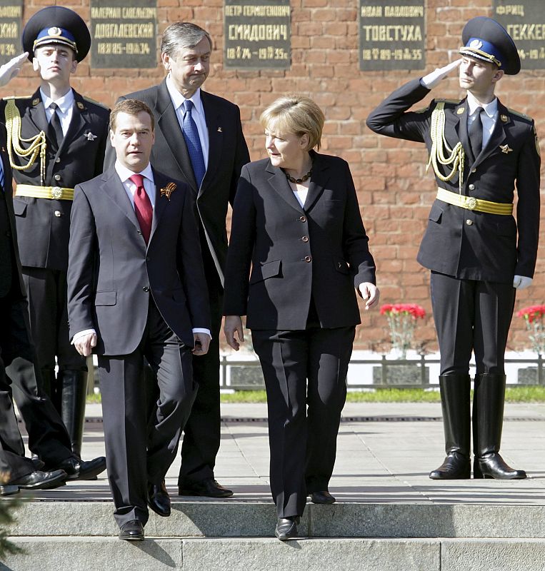 DESFILE MILITAR POR 65 ANIVERSARIO DE LA VICTORIA SOBRE LA ALEMANIA NAZI