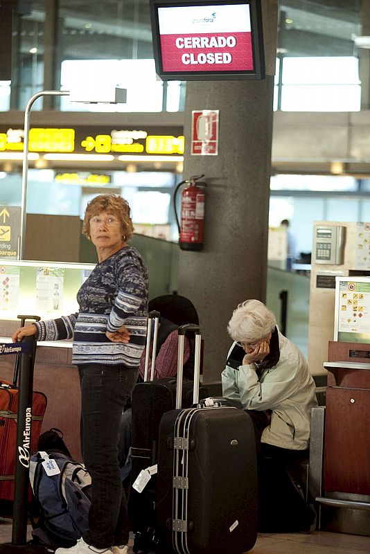 Los dos aeropuertos tinerfeños han reabierto a lo largo de la mañana de este martes.