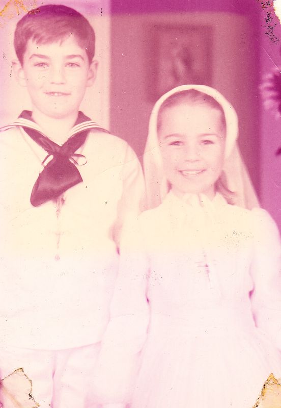 Bertín Osborne haciendo la comunión.