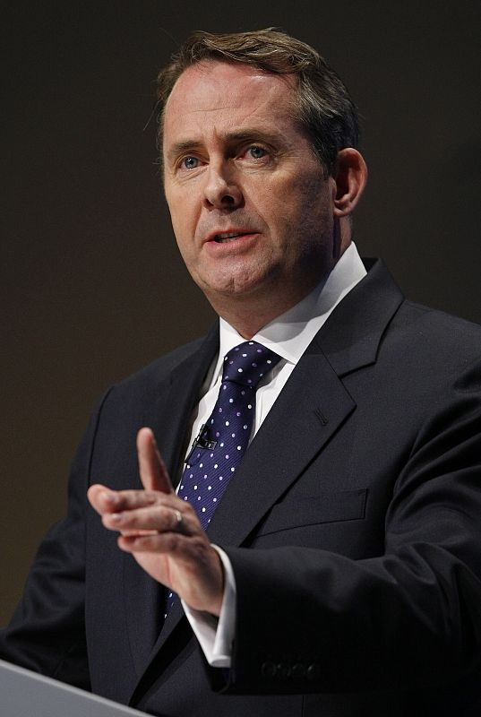 Miembro del ala derecha del partido, Liam Fox será el próximo ministro de defensa tras ser el portavoz en este ámbito del Partido Conservador. Compitió con Cameron por el liderazgo en 2005 y fue el último ministro de Exteriores de la época de Major.