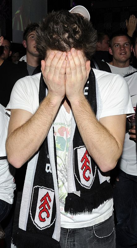 Desilusión en Londres por la derrota del Fulham ante el Atlético de Madrid.