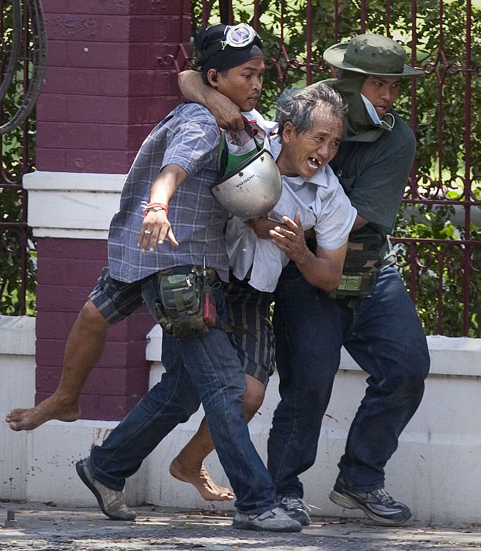 Muchos manifestantes han tenido que ser trasladados a lugares más seguros ante el incremento de la violencia