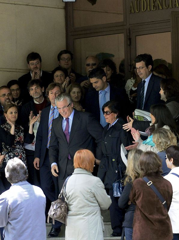 SALIDA JUEZ BALTASAR GARZÓN DE AUDIENCIA NACIONAL