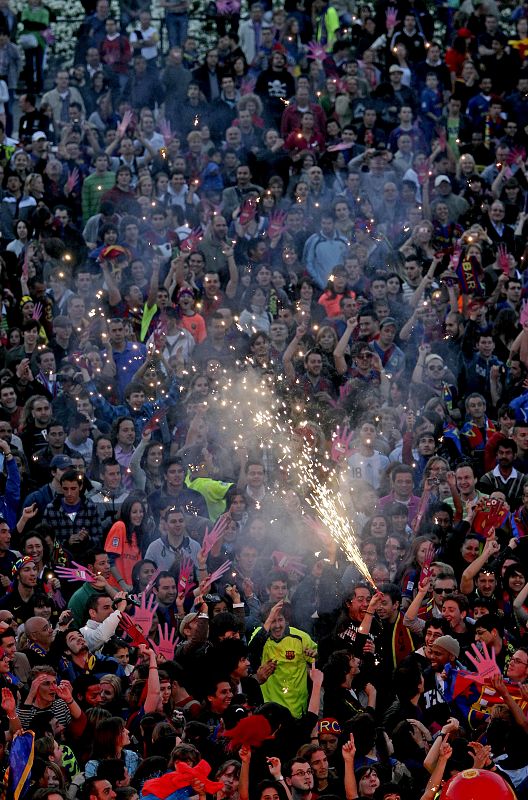 La fiesta en las calles de Barcelona se prolongó durante horas.