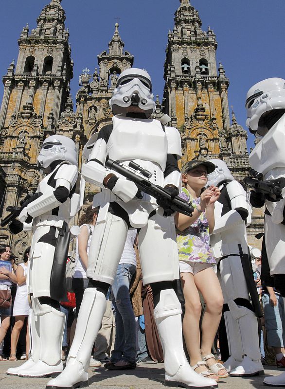 DARTH VADER PASA REVISTA AL EJÉRCITO IMPERIAL EN LA PLAZA DEL OBRADOIRO