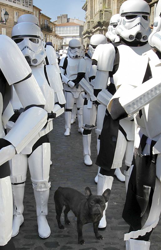 DARTH VADER PASA REVISTA AL EJÉRCITO IMPERIAL EN LA PLAZA DEL OBRADOIRO